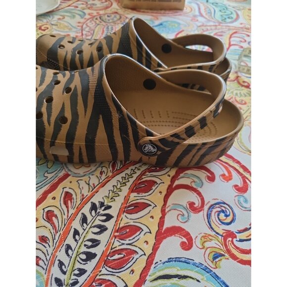 Crocs Classic Mens Size 12 Animal Print Clog Comfort Slip Resistant - Picture 3 of 8
